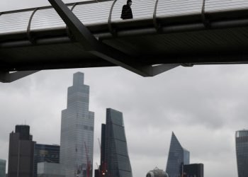 UK business activity slides in Sept by most since early 2021 -PMI