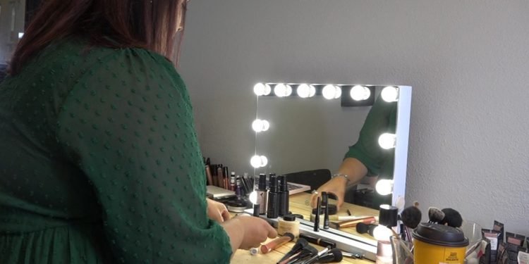 Makeup artist embraces Hispanic culture in beauty industry