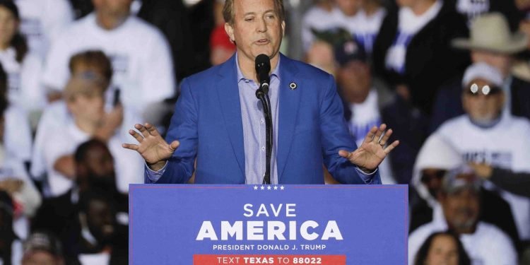 Paxton’s made our state government into an absolute circus